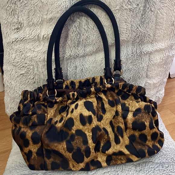 👛 Salvatore Ferragamo Nylon Patent Leather Trim Vara Bow Tote👛 - Picture 4 of 5